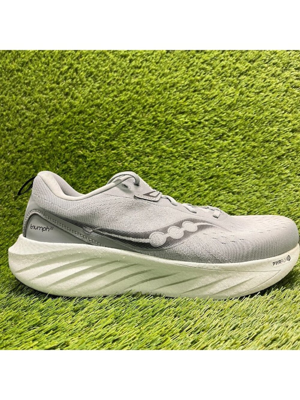 Saucony Triumph 22 Mens Size 11EE Gray Athletic Running Walking Shoes Sneakers